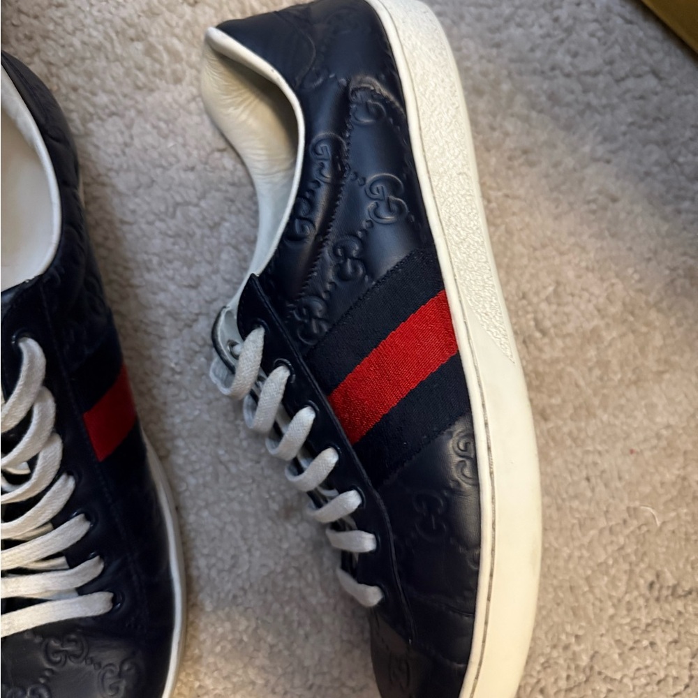Gucci Men's Dark Blue Sneakers with Red Accent size 8 or 9.5 women’s